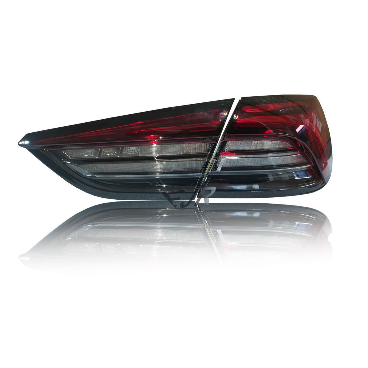 Maserati Quattroporte 2013-2017 LED tail lamp housing detail