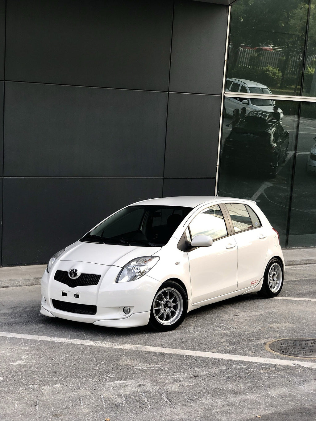 Toyota Vitz Yaris NCP91 rear bumper corner lip detail