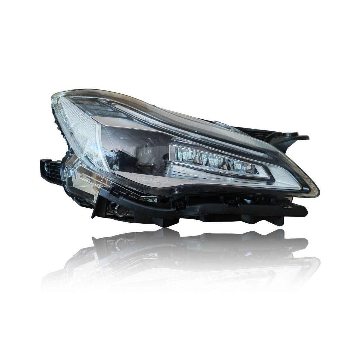Maserati Quattroporte LED projector headlamp detail