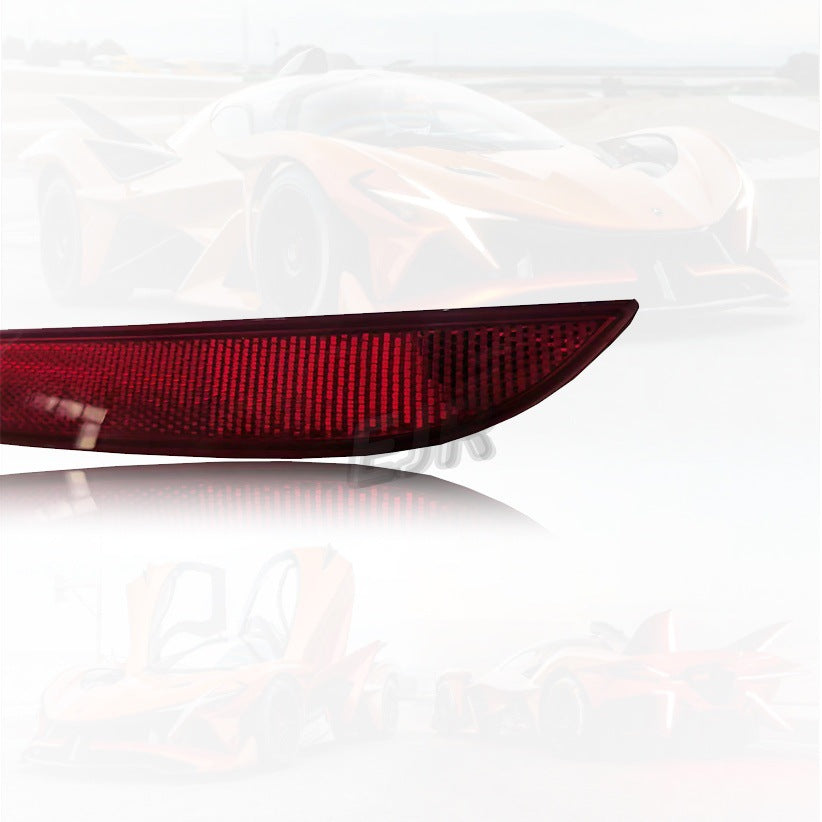 Maserati Levante red rear bumper reflector lens – product detail 3