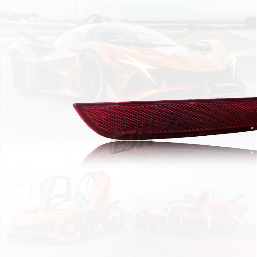 Maserati Levante red rear bumper reflector lens – product detail 5