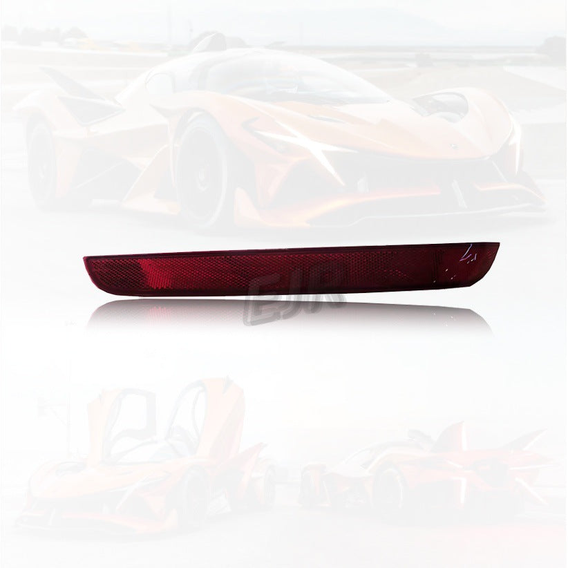 Maserati Levante red rear bumper reflector lens – product detail 6