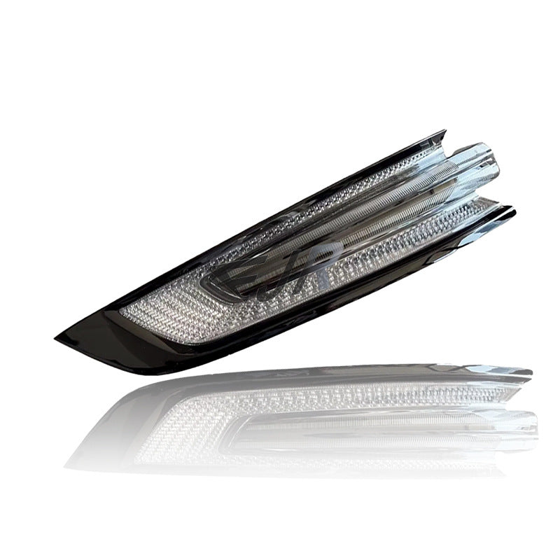 Porsche Cayenne 2024 LED tail light bar detail